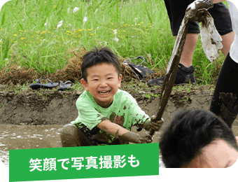 笑顔で写真撮影も